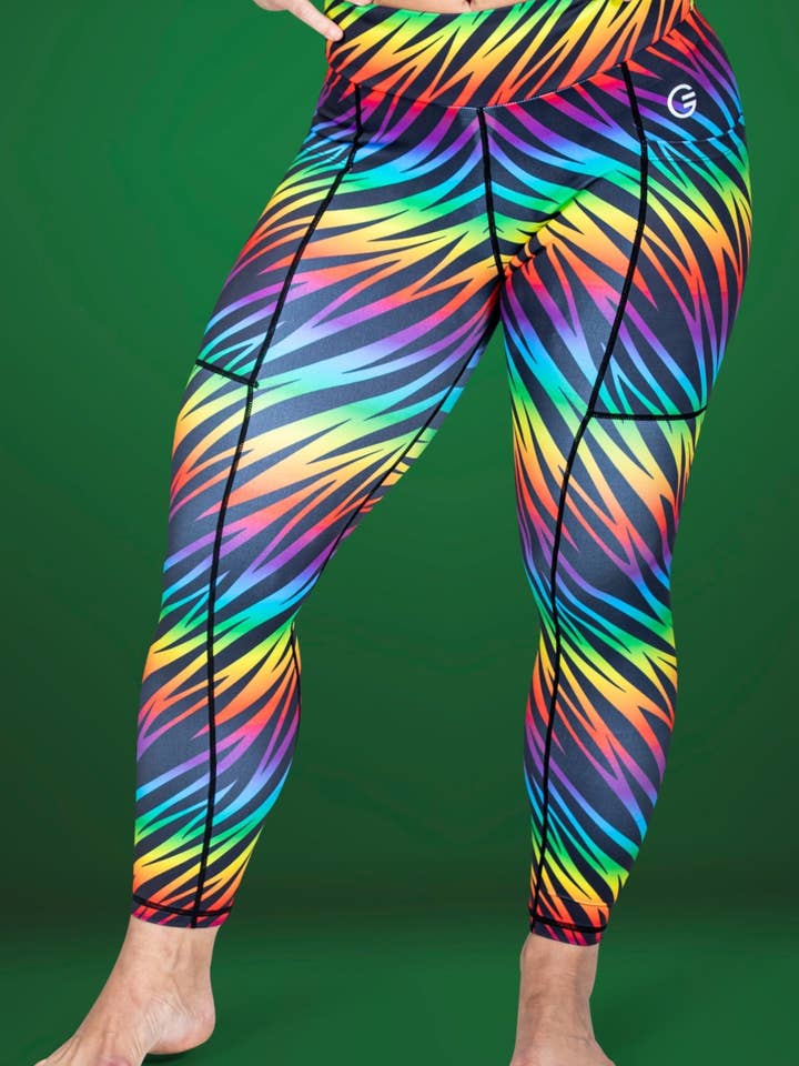 Rainbow Zebra legging met zakken van Next Level voor wholesale door GRRRL