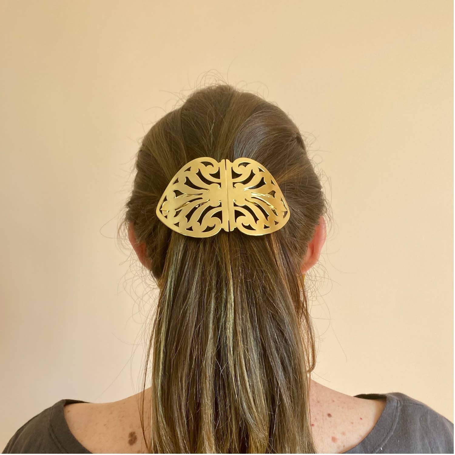 Ozaelle - Wholesale Hair Clip - Women's - Selena large gold hair clip1