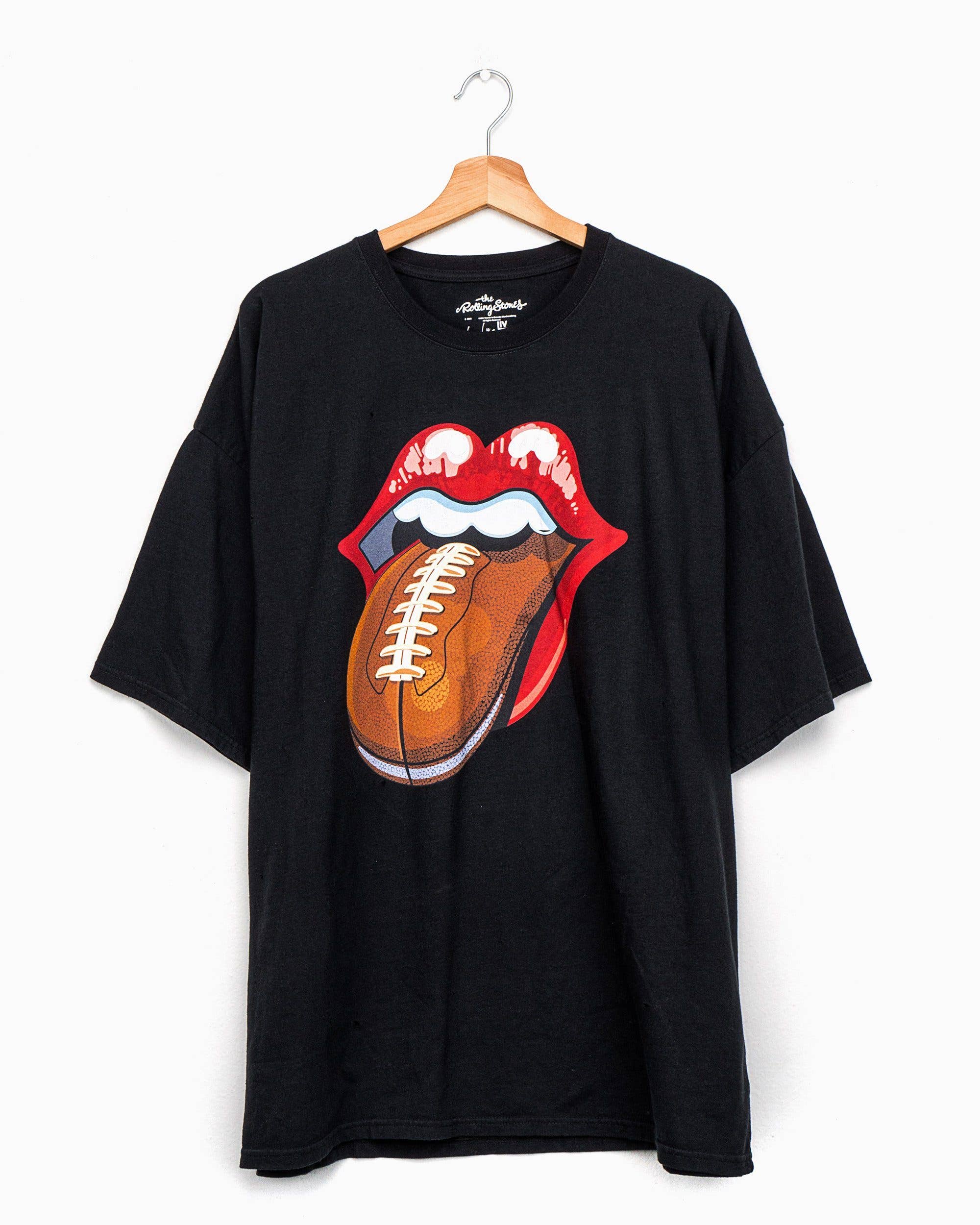 LivyLu - Vente T-shirt à imprimés – unisexe - Rolling Stones Football Lick Off Noir Oversize vieilli1
