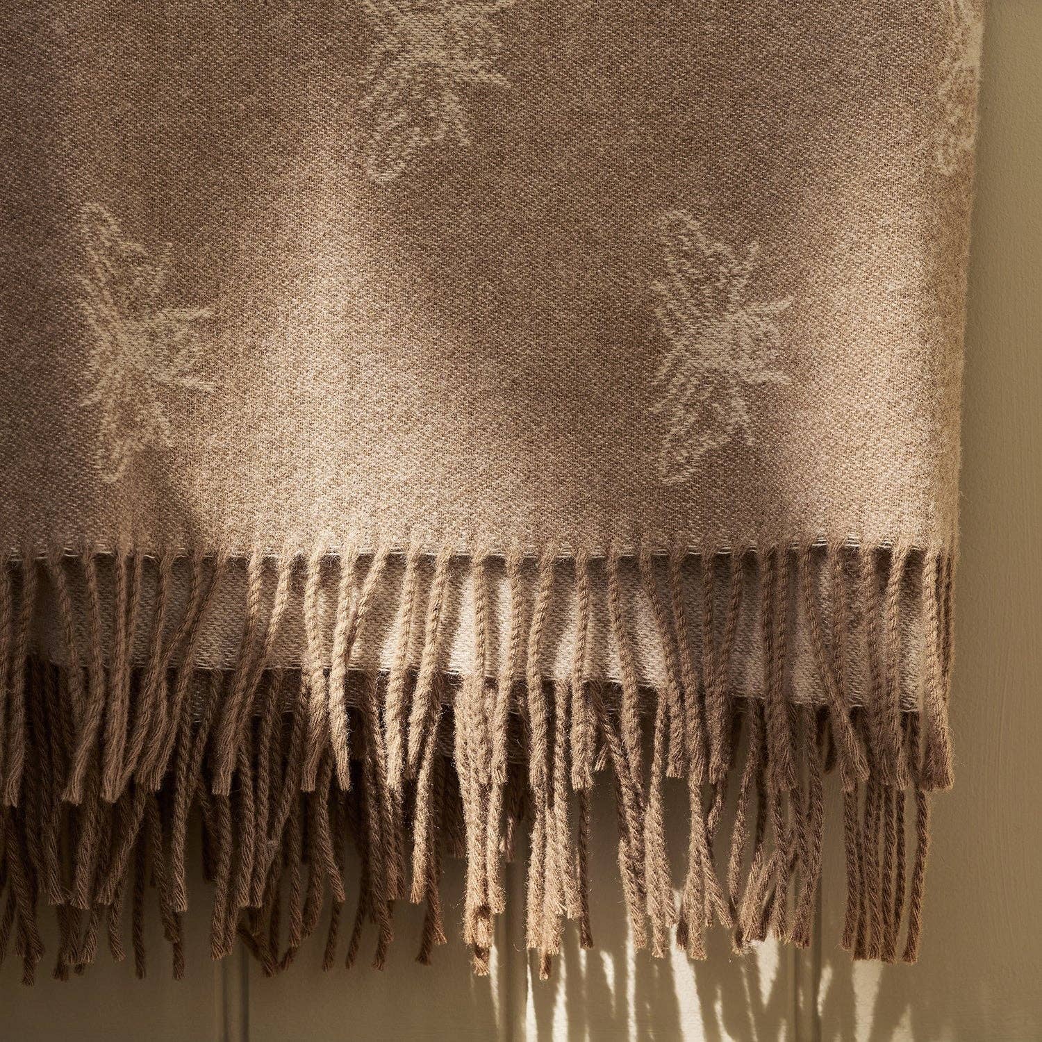 Sophie Allport - Wholesale Throw Blanket - Bees Wool Throw1