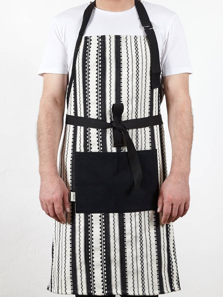 Alpujarra black and white apron for wholesale by Eturel Madrid