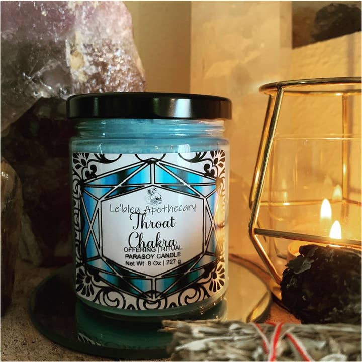 Mit Vishuddha (KEHLE) Chakra Reiki infundierte Kerze für den Großhandel von Le’bleu Apothecary