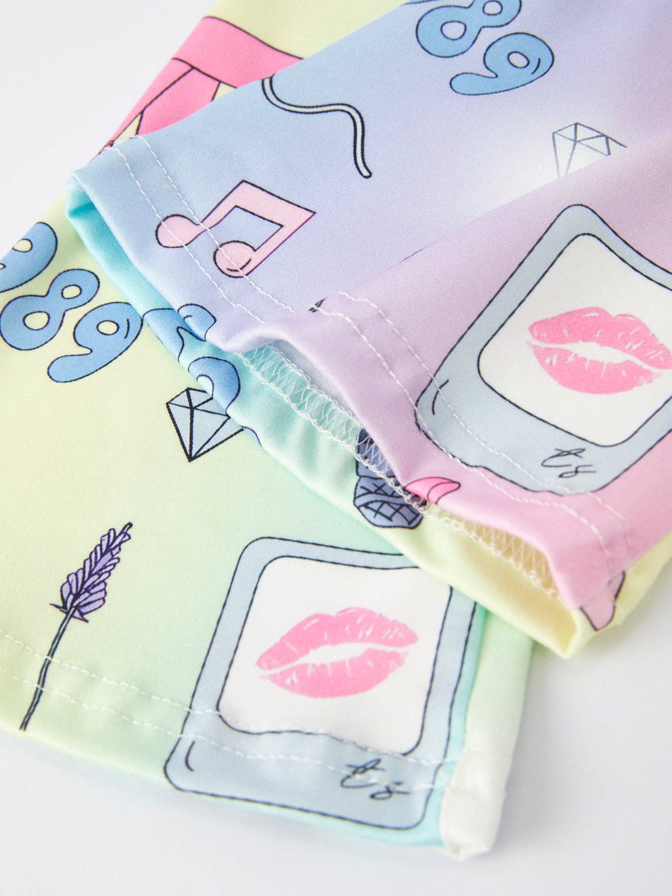 Rylee Faith Designs – Großhandel Top- & Hosen-Set – Kinder – Milchseidenfarbene Outfits für Mädchen mit TS-Print7