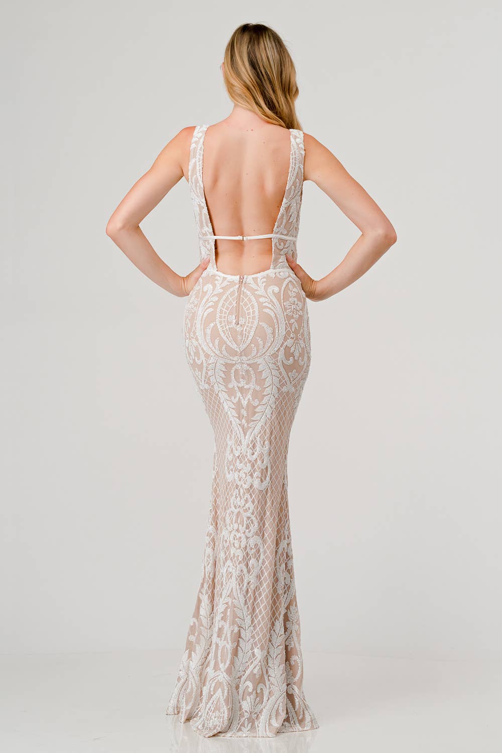 BLANC/NU Robe longue sirène Lovesome en sequins avec décolleté en V plongeant en vente sur Faire3