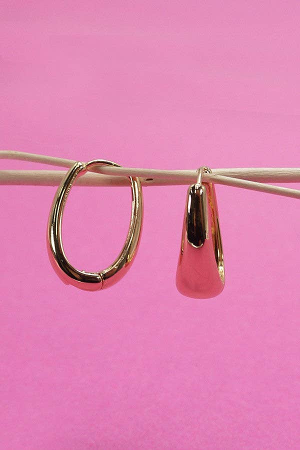 GOLD OVAL CHUNKY HUGGIE HOOP EARRINGS | 10E3032476 for wholesale on Faire