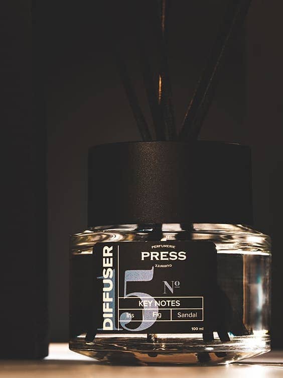 Diffuser № 15 Iris, Fig, Sandal for wholesale by Press Gurwitz Perfumerie