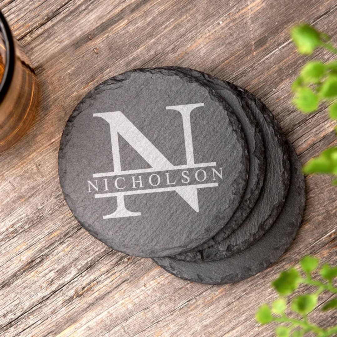 Martelli – Base de copos por atacado – Conjunto de 4 Porta-copos de Ardósia Gravados - Presente Personalizado para Casamento ou Casa Nova