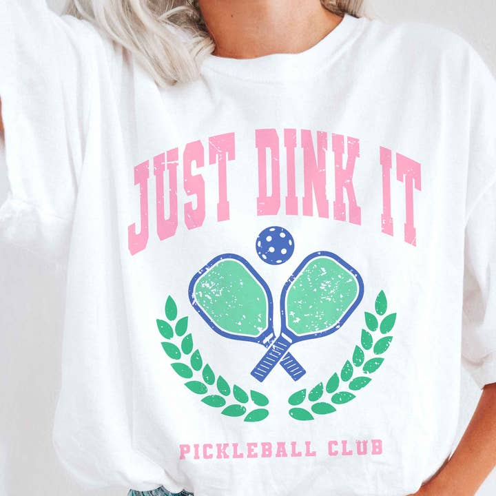 T-shirt graphique JUST DINK IT pour la vente par BLUME & CO.