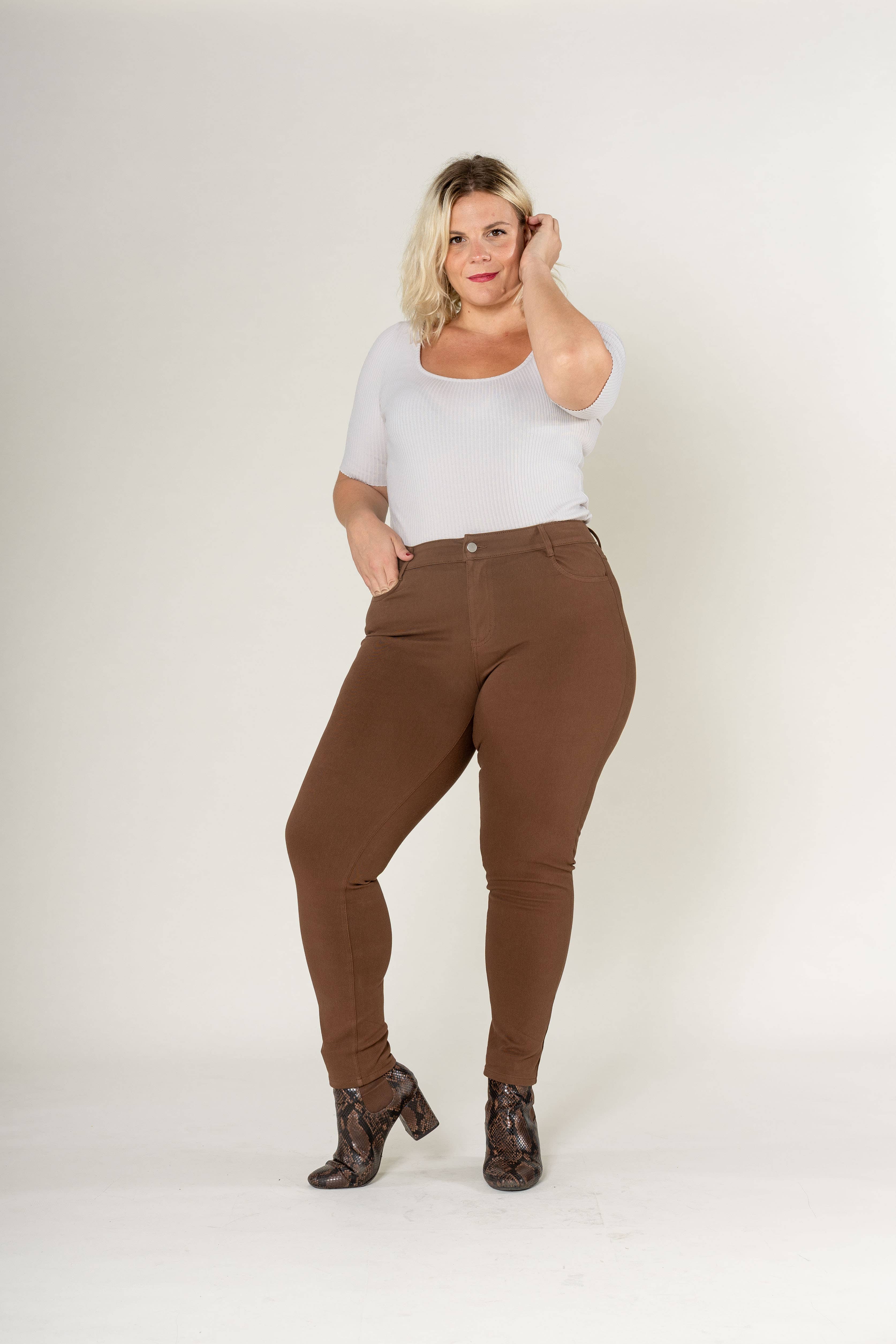 Nina Carter - Wholesale Fashion Leggings - Women's - Curve plus size stretch Legging/Jegging with Zip A00513