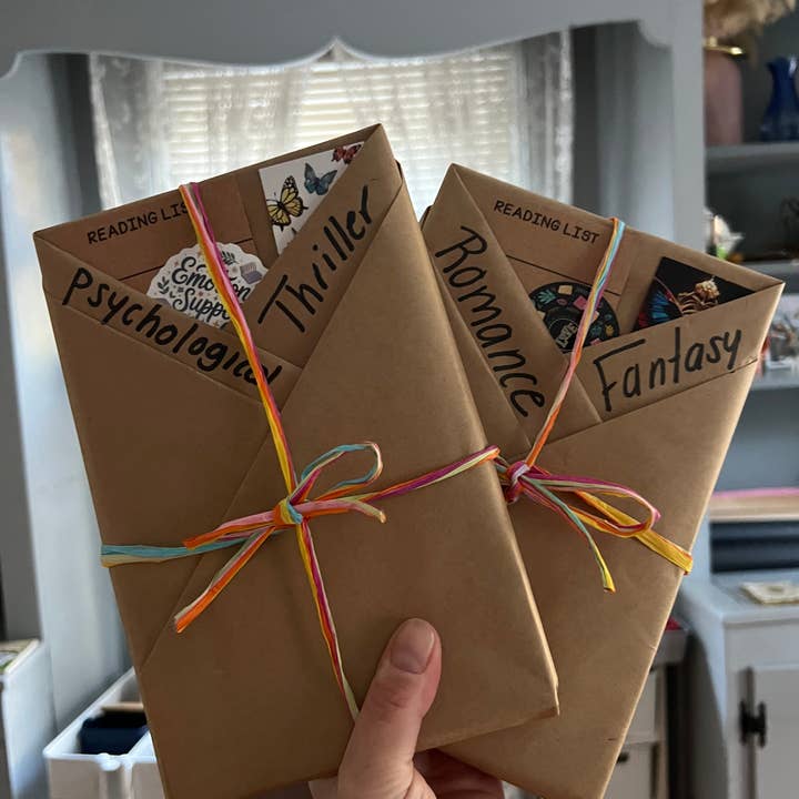 The Towne Witch - Vente Livre sur l'artisanat, les loisirs créatifs et le bricolage - Blind date avec un livre, un livre, un livret, des cadeaux, des livres1