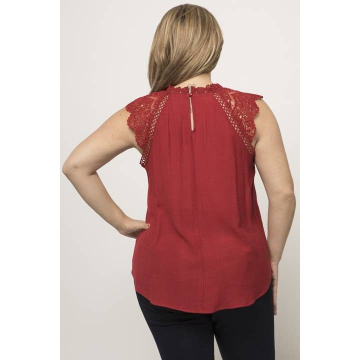 Curve Market - Vendita all'ingrosso Camicetta - Donna - CAMICETTA CON CARRÉ IN PIZZO ALL'UNCINETTO TAGLIE FORTI