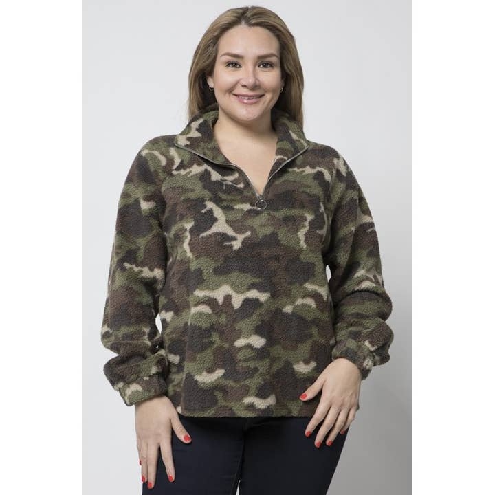 MOLETOM SHERPA PLUS SIZE COM ZÍPER FRONTAL COM DECOTE SIMULADO COM ESTAMPA CAM por atacado de Curve Market