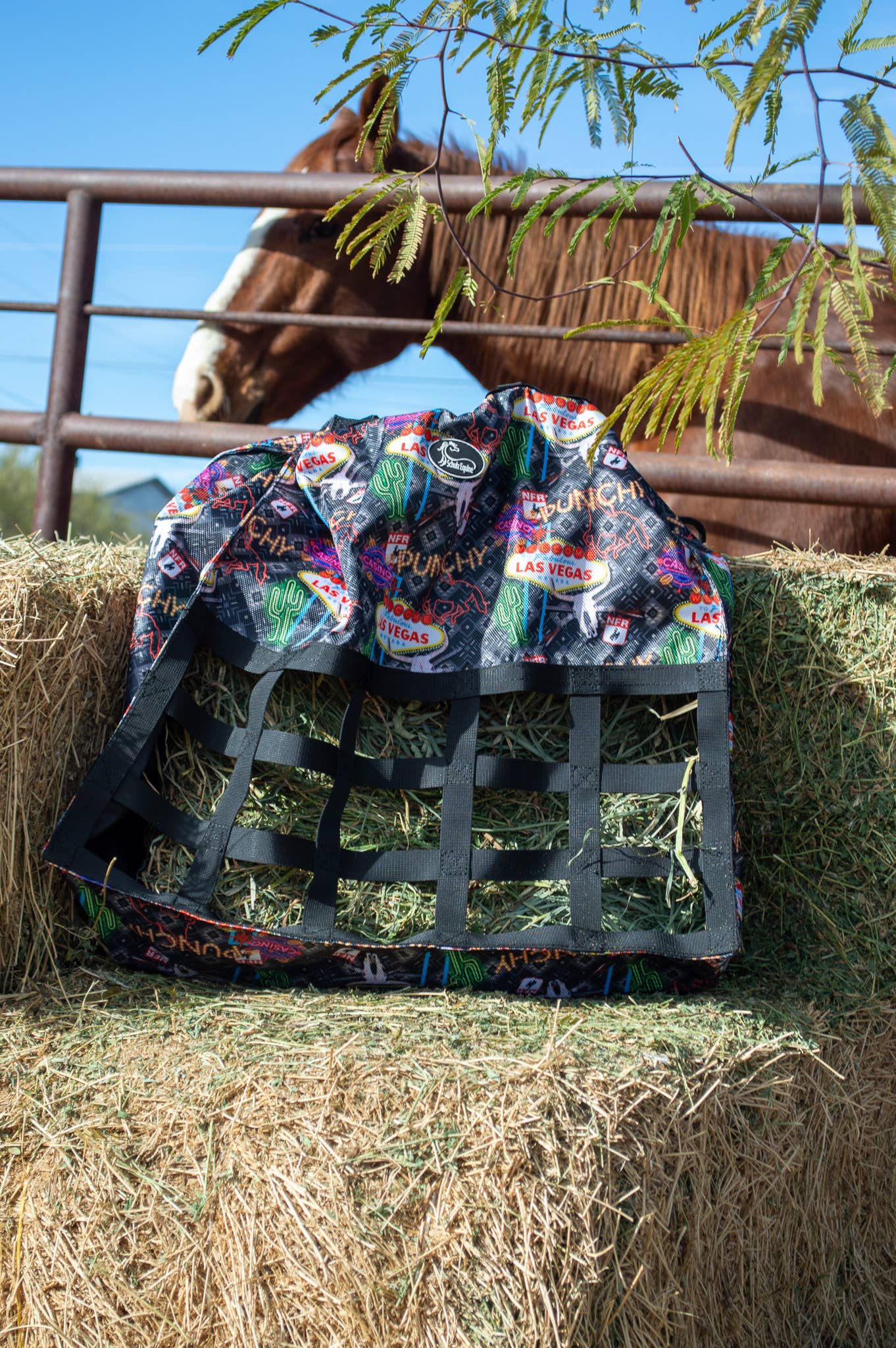 Schulz Equine - Vente Équipement d’équitation - Sac à foin Happy Trailer en nylon 600D résistant4