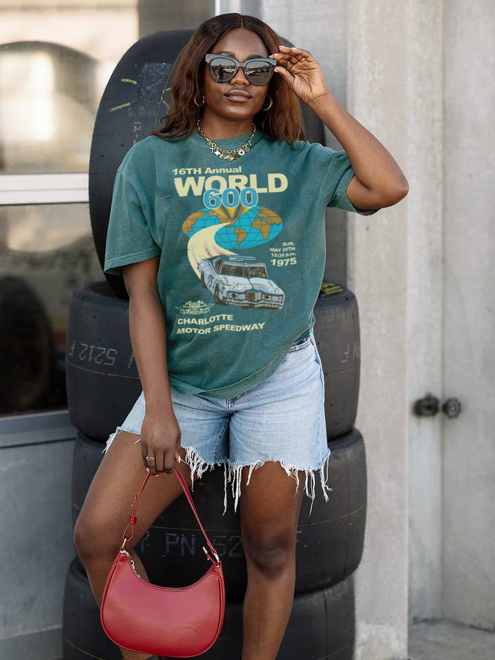 NASCAR: 16ª Edizione Annuale World 600 Tee per la vendita all'ingrosso da parte di Girl Tribe Co
