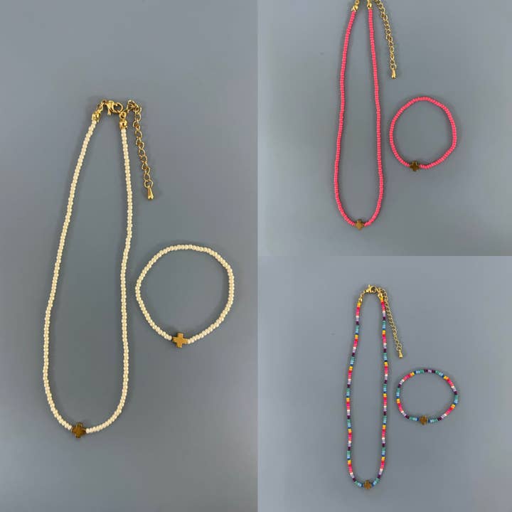 COLLANA CRISTIANA CON PERLINE IN VETRO KNGRACE per la vendita all'ingrosso da parte di Weisinger Designs