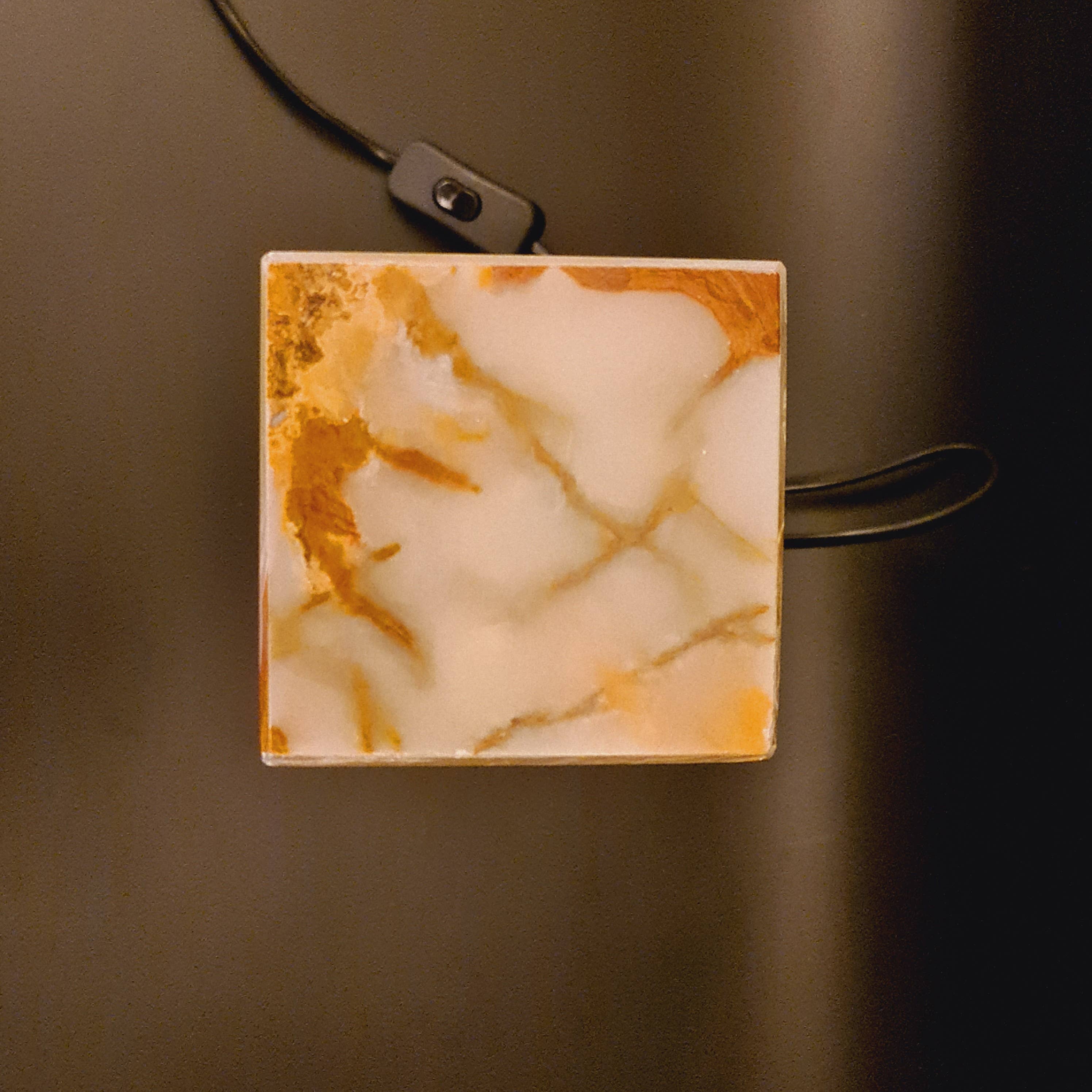 Gemstone Gifts Ltd. – wholesale Accent/desk lamp – Onyx Cube Tower Lamp 12"8