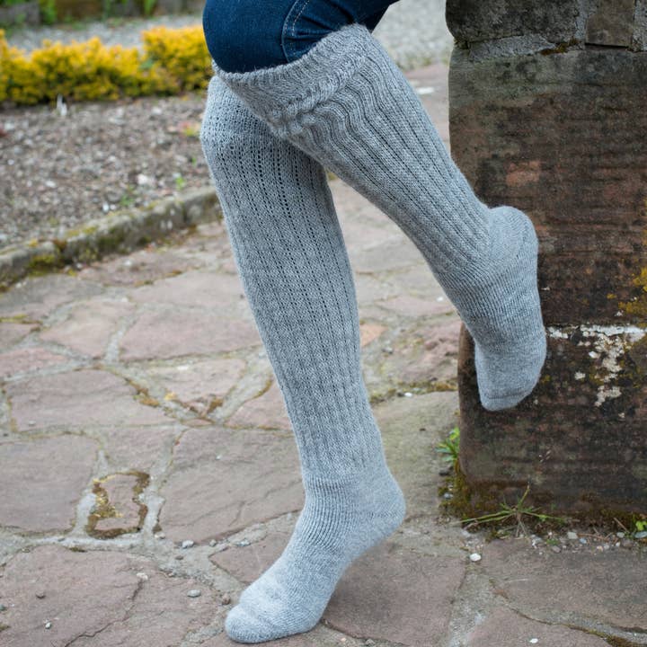Samantha Holmes Alpaca Clothing and Gifts – Großhandel Socken – Damen – Damen Super Lange Alpaka Grobstrick-Rippensocken UK 4-8 US 6-5-1014