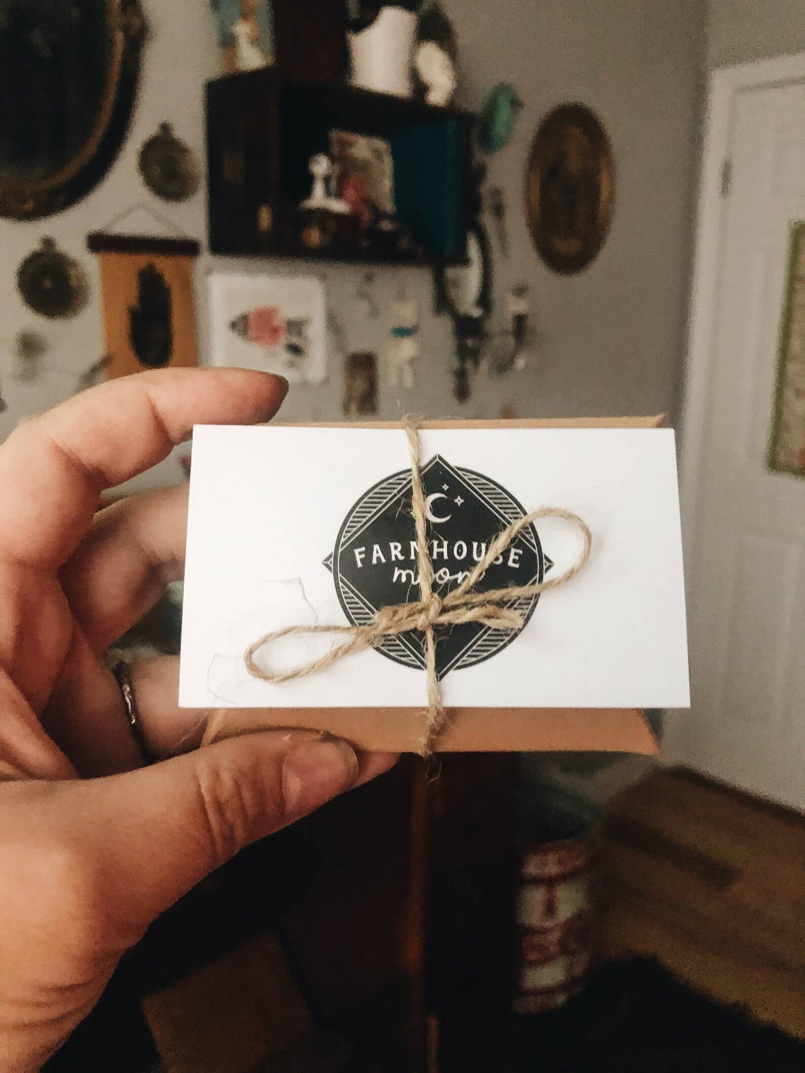 Farmhouse Moon - Vente Bague de cocktail/de cérémonie - Bague tendance en argent sterling arc-en-ciel Moonstone faite à la main6