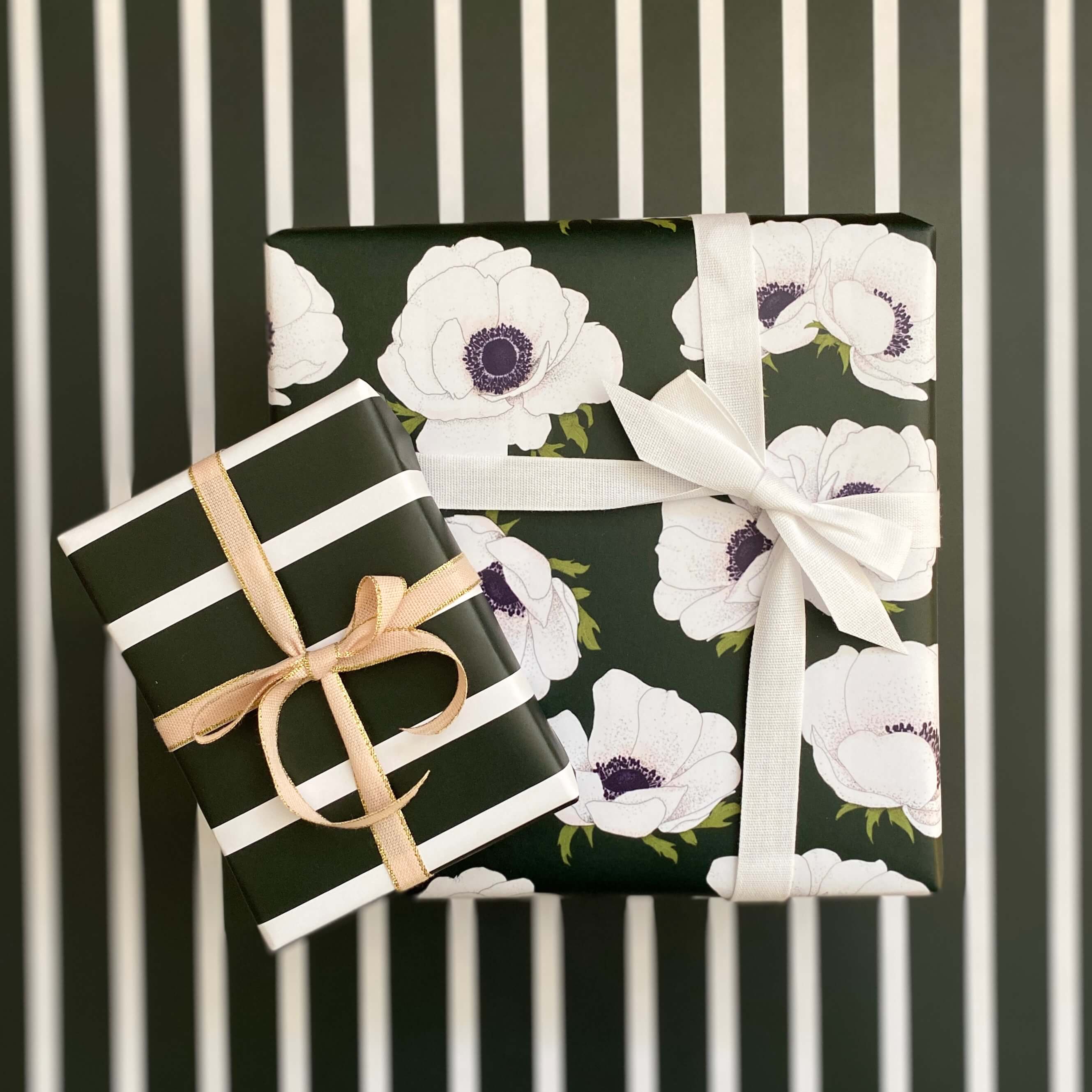 Ballard & Prescott - Wholesale Flat Wrap - White Anemone Wrapping Paper2