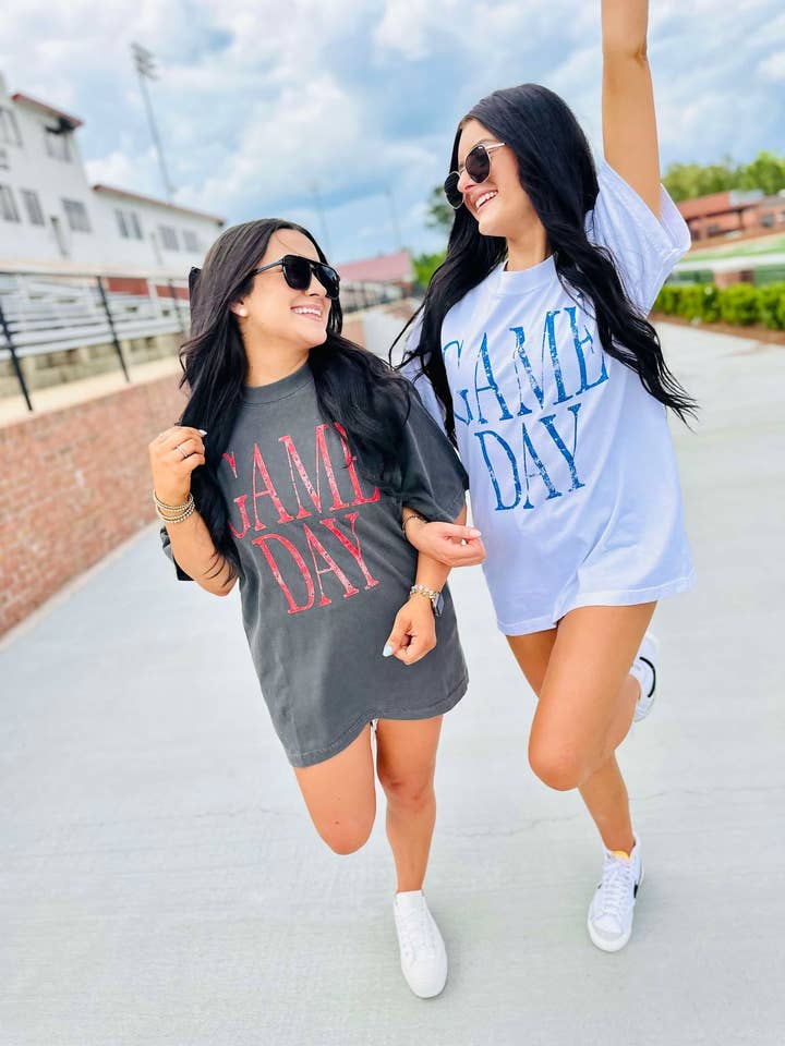 Oversized Distressed Game Day Graphic T-shirt voor wholesale door Dash Forward Wholesale