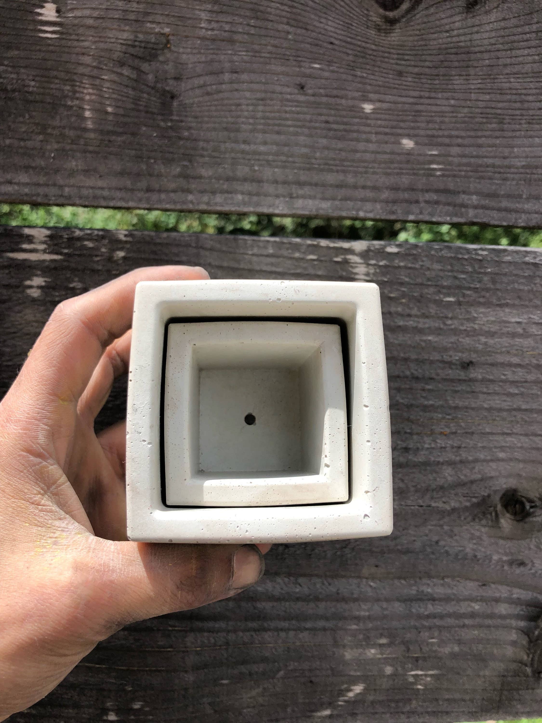 Made By Rheal – wholesale Kruka – Små fyrkantiga betongkruka4