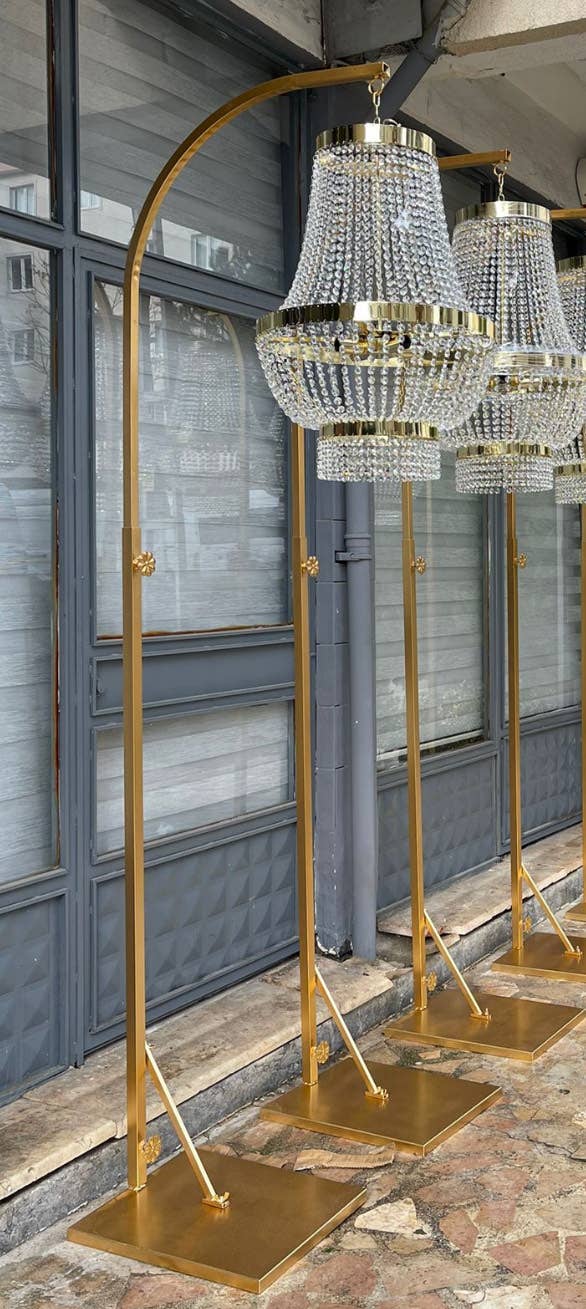 lady decors - Wholesale Chandelier/Hanging Light - chandelier on legs wedding decoration1