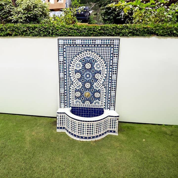 SaharaKesh - Venta al por mayor Adornos/decoración de exteriores - Fuente de Mosaico Marroquí, Fuente de Pared Exterior Azul y Blanca