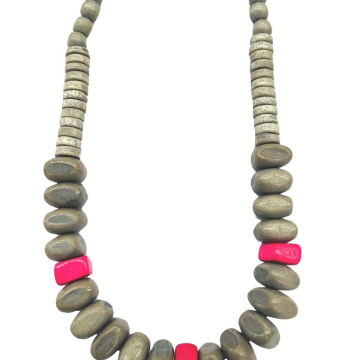 Status Collections - Wholesale Beaded/pearl necklace - Grey Wooden Necklace With Pink Beads0