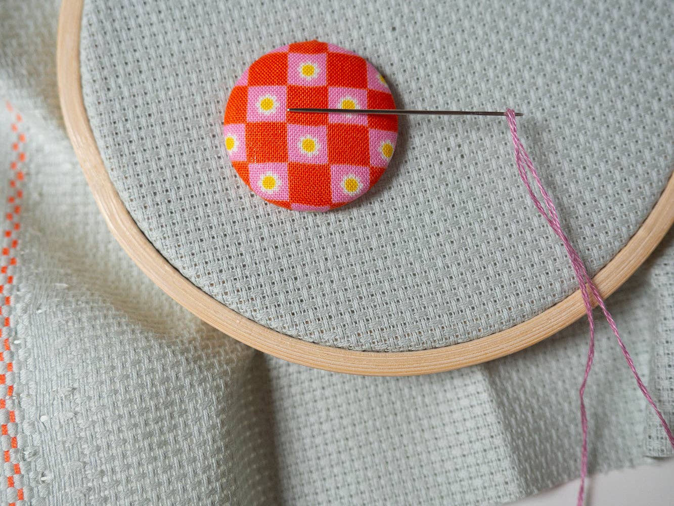 Junebug and Darlin – Großhandel Kreuzstich-/Stickzubehör – Nadelmagnet, Design Nr. 1102