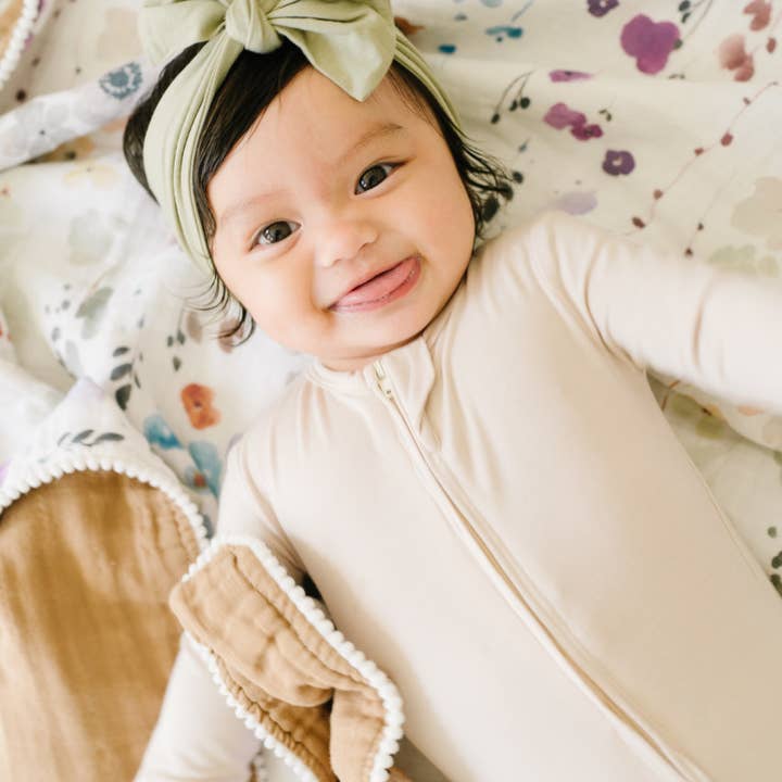 Fawn & Foster - Venta al por mayor Edredones acolchados - Niños y bebés - Manta de muselina orgánica para bebé con acolchado floral violeta4