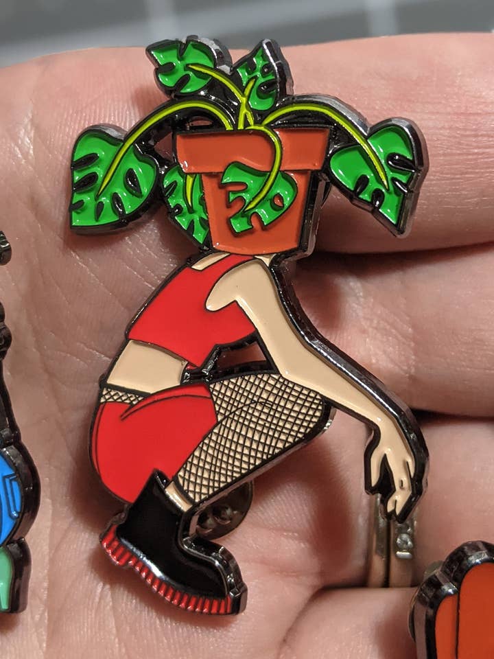 Monstera | Épingles en émail souple à tête de pot pour la vente par Desiree Amber Moore