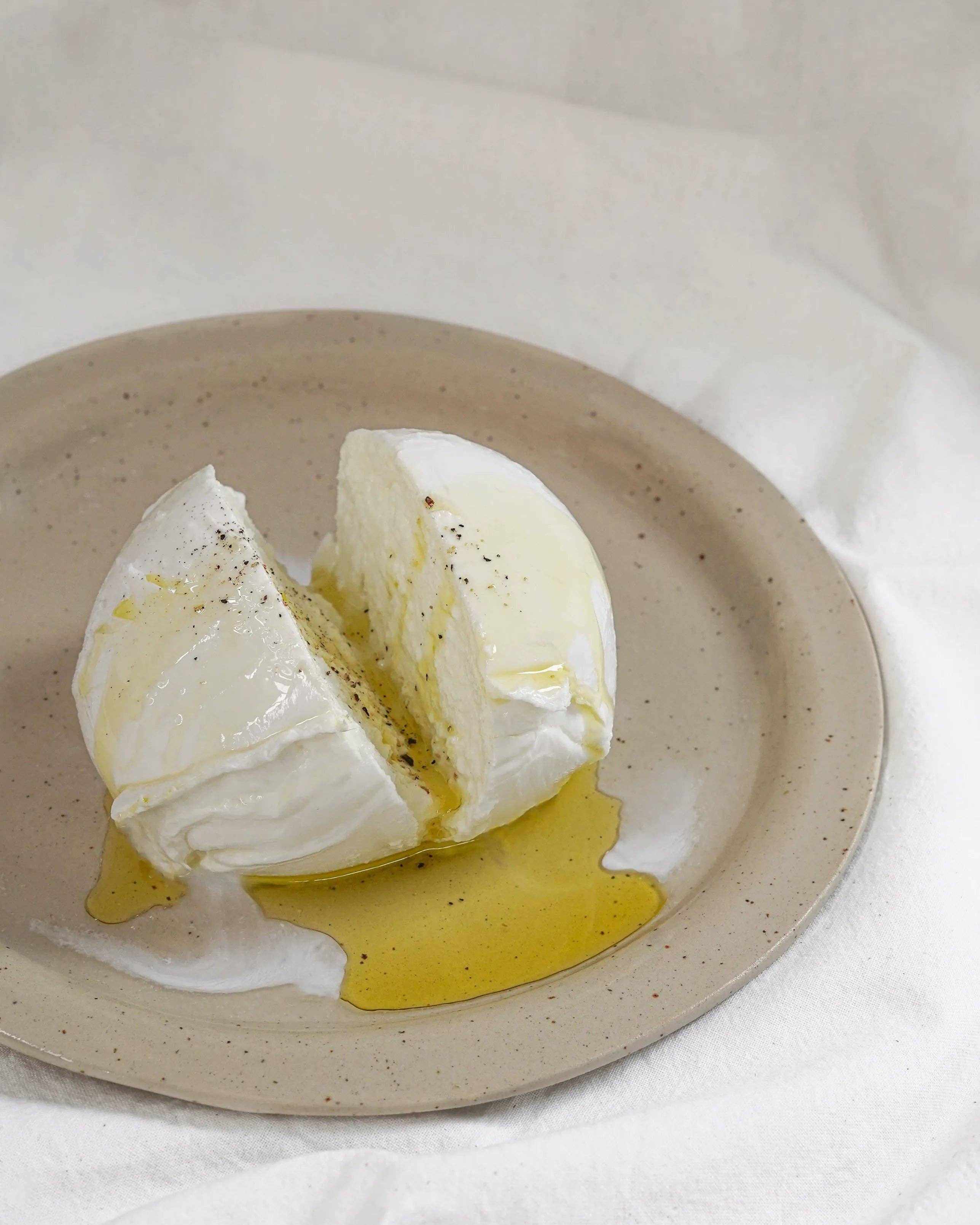 OLIO DI SERRA - Wholesale Cheese - Mozzarella di bufala DOP Campana - Buffalo mozzarella from Apulia DOP Campana (2kg)5