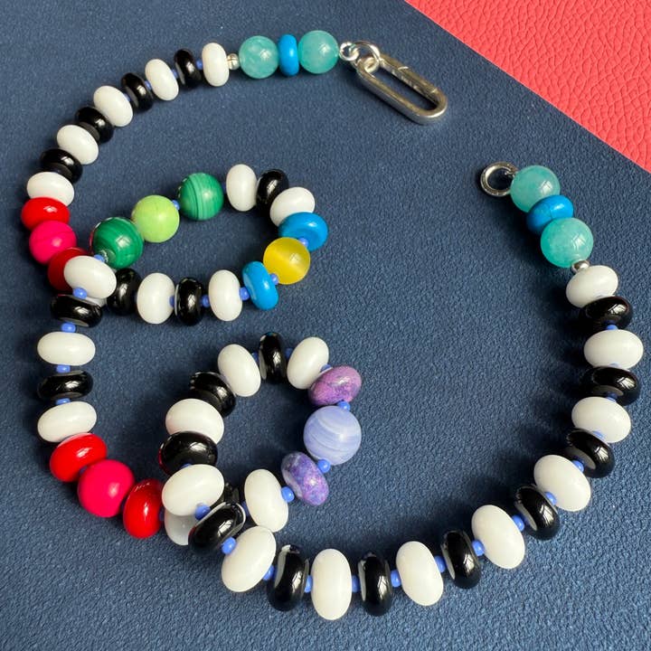 NUOVO! Alta Frequenza: onice bianco, onice nero, corallo rosso, malachite, turchese verde, amazzonite e howlite per la vendita all'ingrosso da parte di SOLO jewelry