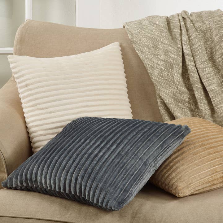 Saro Lifestyle - Wholesale Throw/Decorative Pillow - Faux Rabbit Fur Throw Pillow6