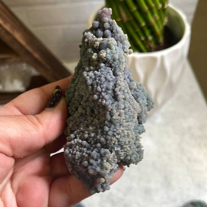 Rock Paradise - Wholesale Spiritual Stone/Crystal - Crystal Grape Agate Speciment1