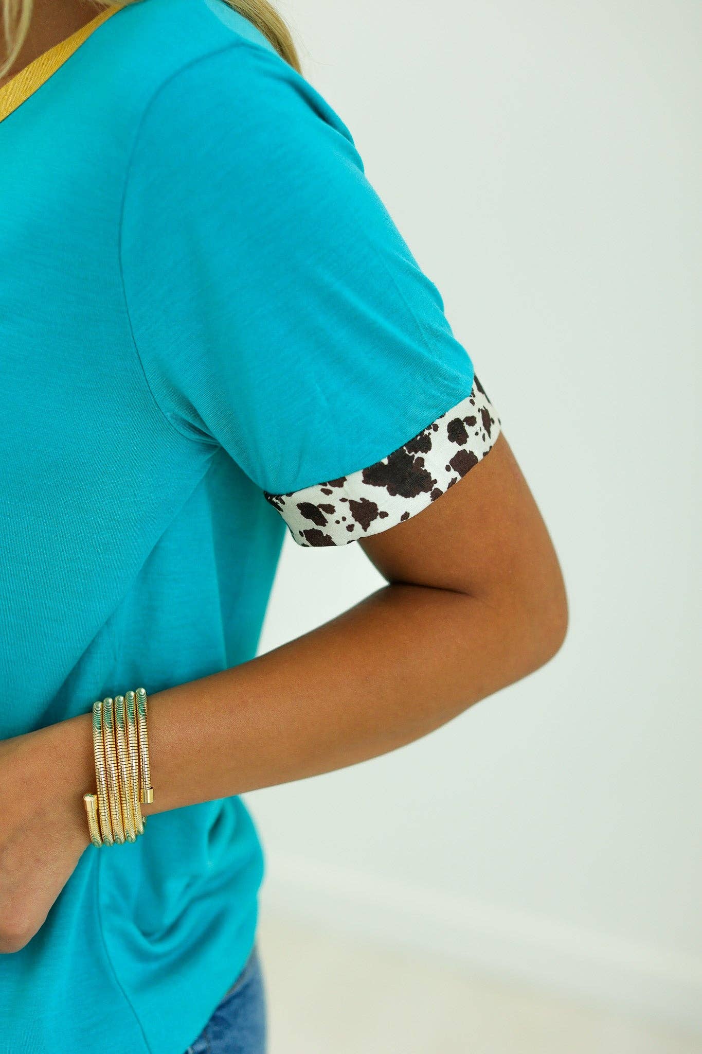 Turquoise T-shirt Country Bumpkin Patch Turquoise Ringer en vente sur Faire6