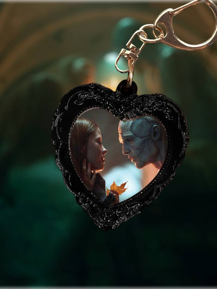 Elizabeth og Skabningen Version 2 - Frankenstein Inspireret Nøglering for engroshandel hos Studio Nena