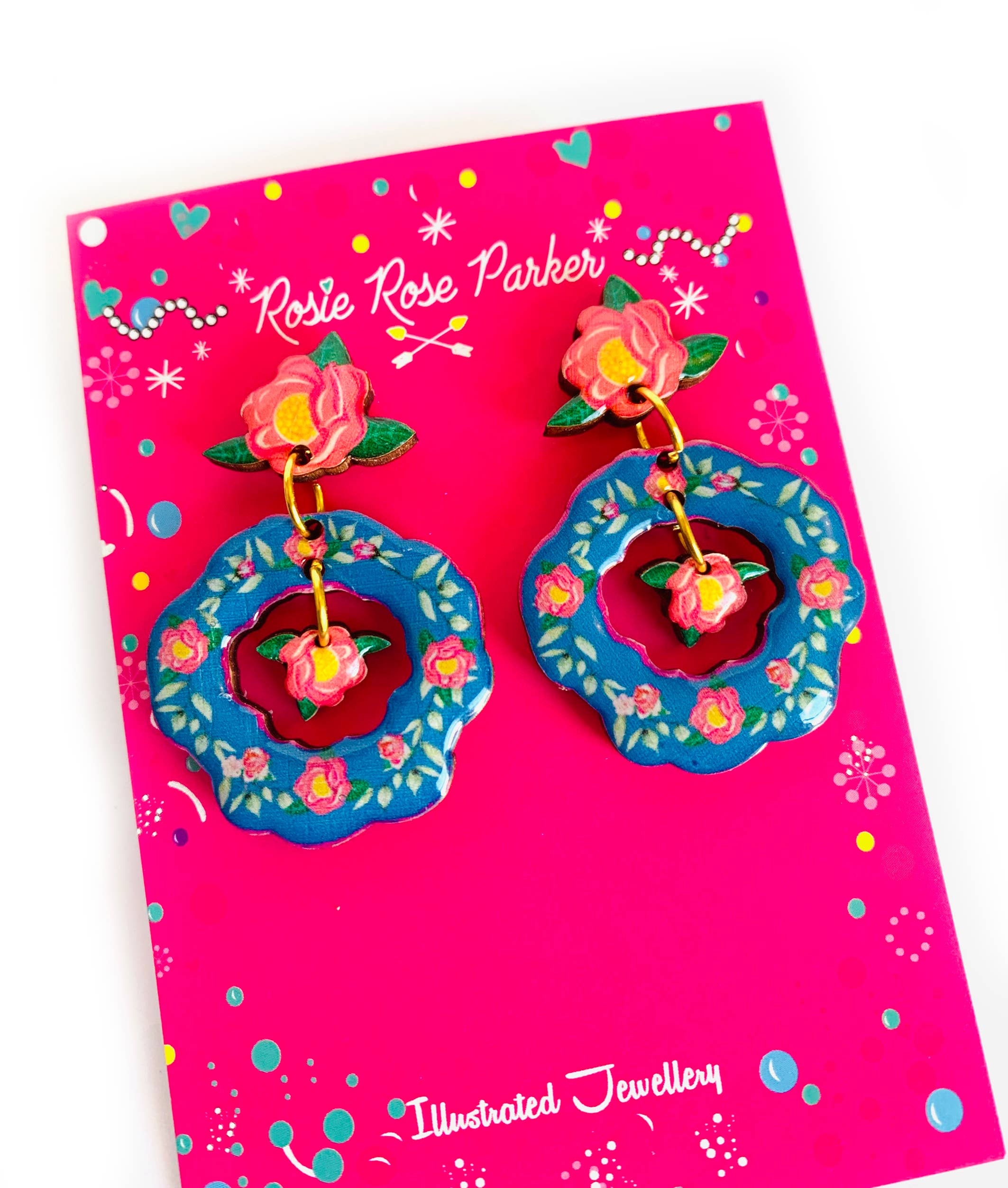 Rosie Rose Parker – Großhandel Ohrhänger – Blumige Statement-Ohrhänger mit blauen Blumen für den Sommer6