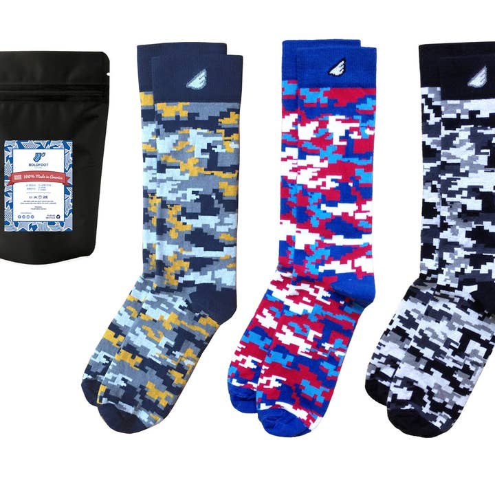 Digitale Camo-Geschenk-Socken im 3er-Pack. Geschenkpaket aus amerikanischer Produktion für den Großhandel von Boldfoot Socks