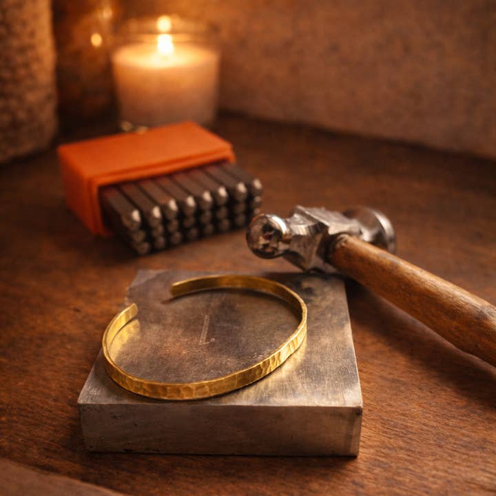 Anpassningsbar tunn armring – handgraverat meddelande för wholesale av MARLAH