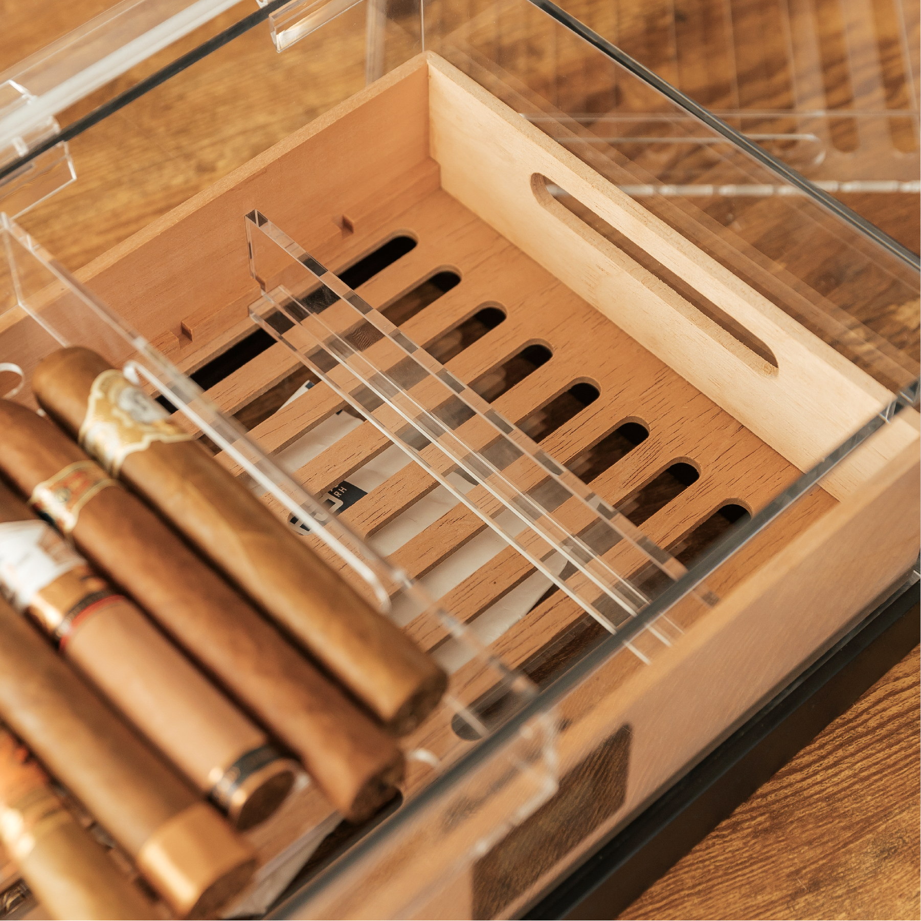 Case Elegance – Acessórios de humidor/charutos por atacado – Felix Pro Tupperdor - Humidor Acrílico7