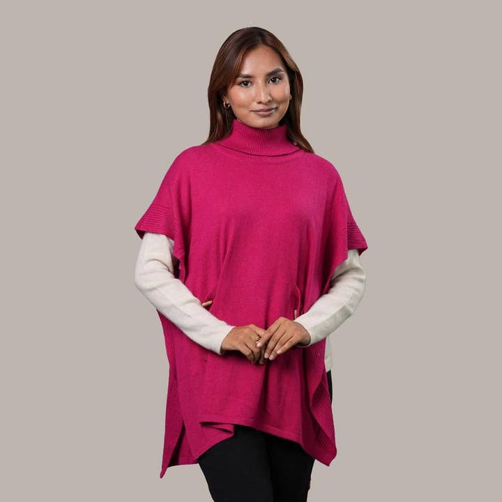 Poncho à col cheminée style t-shirt en cachemire pour femmes pour la vente par Yes Helping Hand