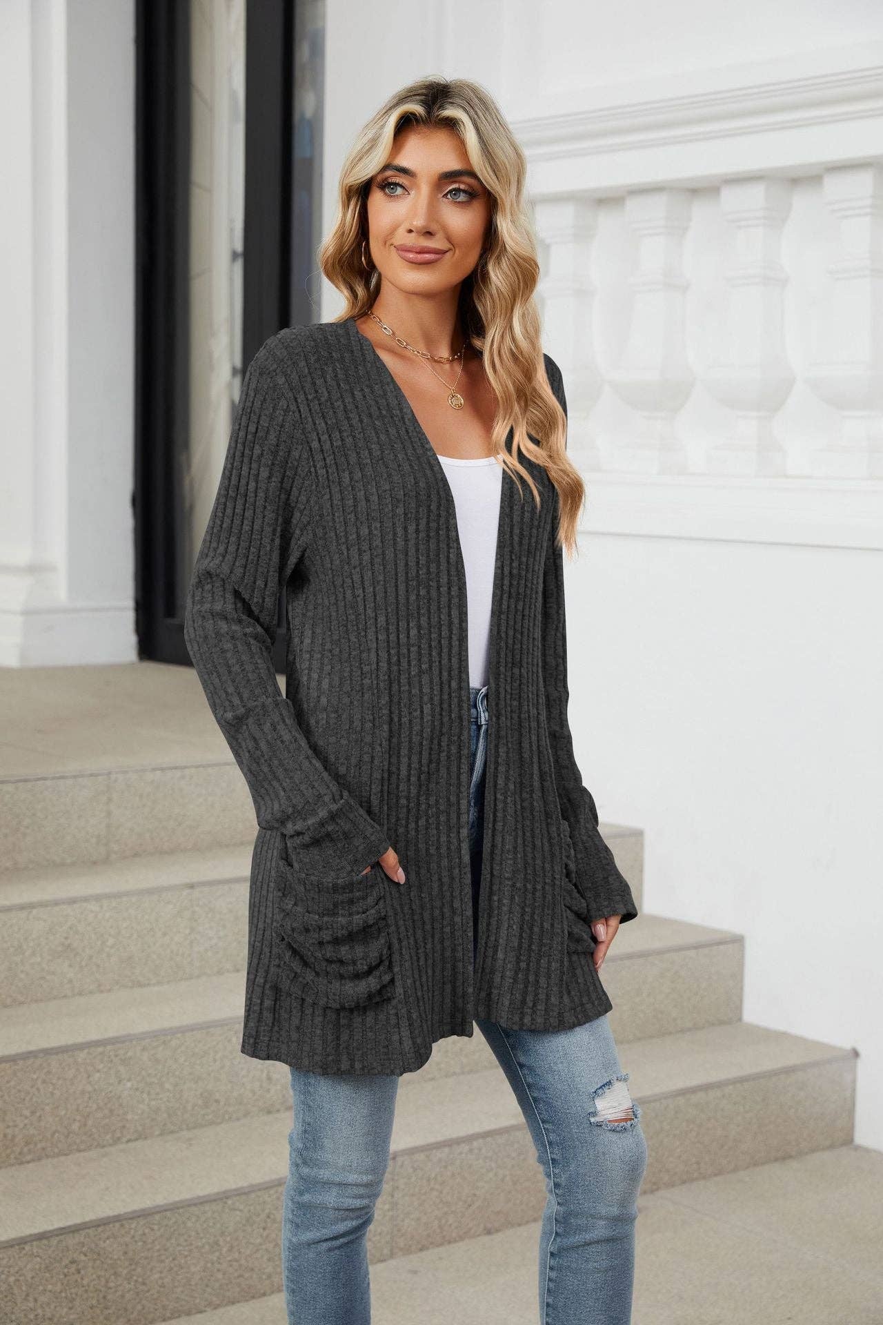 Suhkasana - Vendita all'ingrosso Cardigan - Donna - Top lavorato a maglia con cardigan a maniche lunghe e tasche semplici10