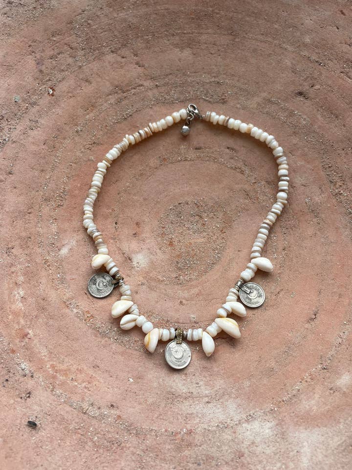 vintage chain coins and shells Bless for wholesale by ToutVintage