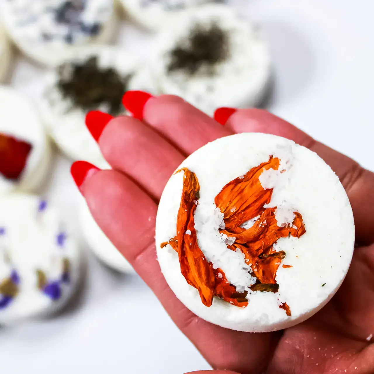 Subtle & Wild – Großhandel Duschbomben – Herren – 12 verschiedene Duschtabs | Große Duschtabletten für Spa-Erlebnis | Badekugeln2