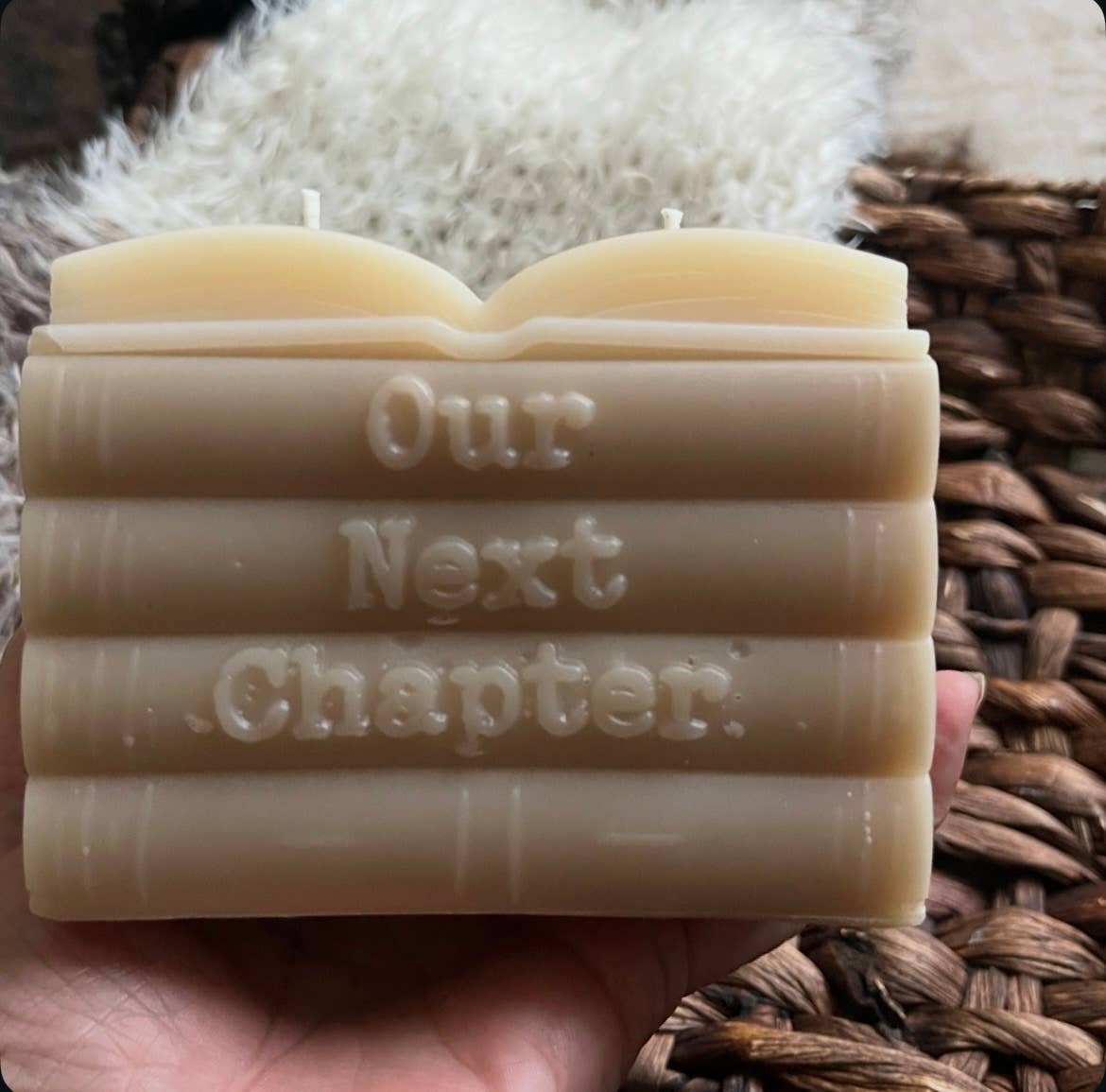 A Scent Story Candle Co – wholesale Pelarljus – Vårt Nästa Kapitel Bokformad Ljus - Bokälskande Bröllopsljus0