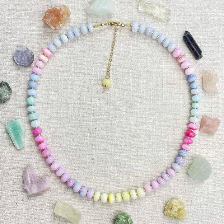 Collier en perles d'opale teintées pastel Lolli pour la vente par Ewelina Pas Jewelry