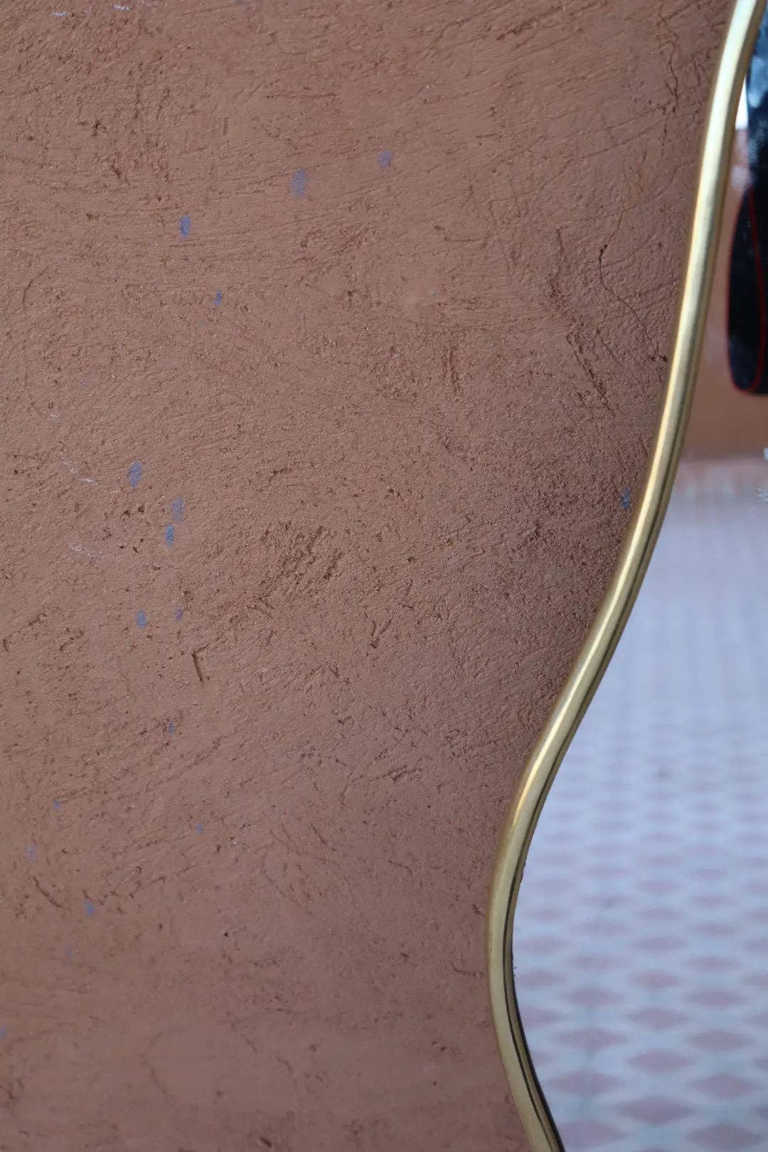 Néda - Venta al por mayor Espejos de pared - Espejo de pared orgánico de latón hecho a mano1