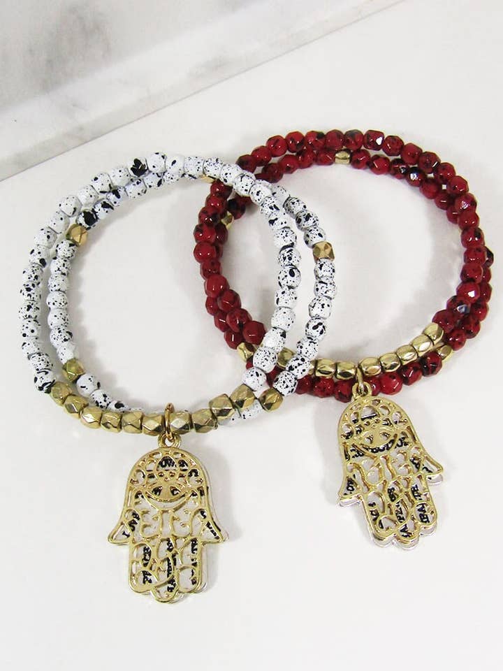 Bracelet extensible Hamsa multinaturel à deux lignes et deux breloques pour la vente par TheTizana