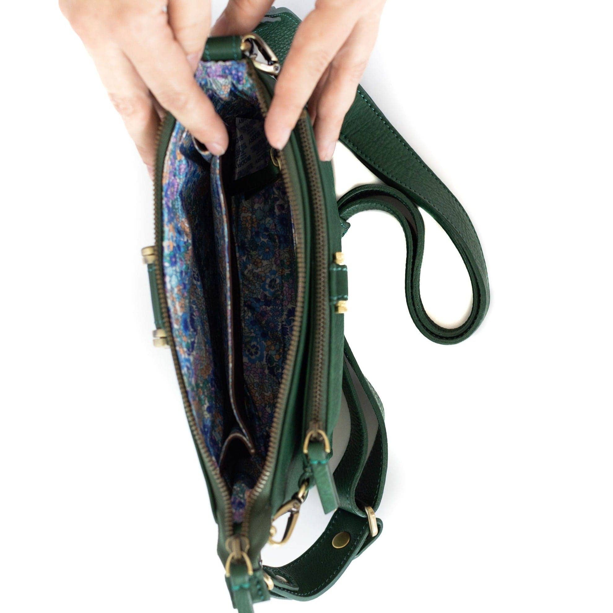 Sapahn - Wholesale Crossbody Bag - Women's - AE Crossbody Wristlet Wallet126